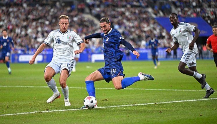 La selección francesa se dejó sorprender de ltalia que la aguó la victoria. 