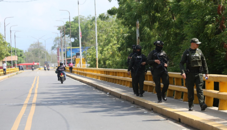 La Policía impuso el plan candado y restringió la movilidad de automotores por los CAI./Foto: Carlos Ramírez