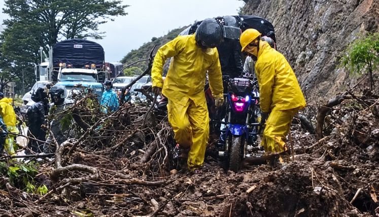 Conductores deben tener sumo cuidado debido a las lluvias aisladas en esta zona del país.