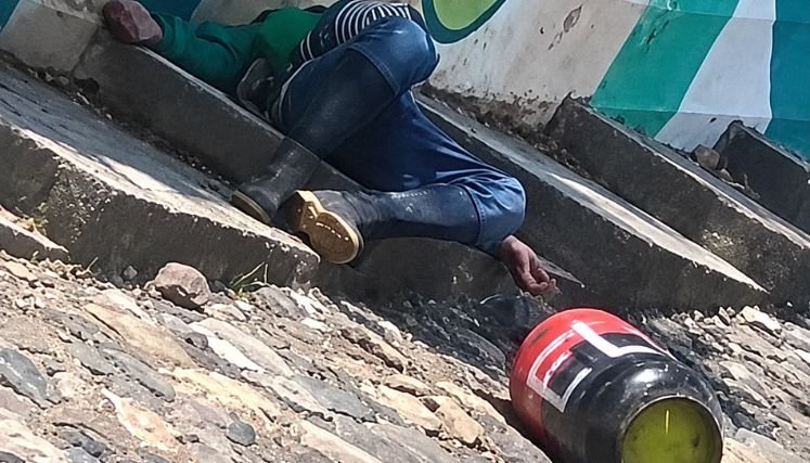 Una situación bastante simpática se presenta en el municipio de El Carmen donde una persona en estado de embriaguez retira un supuesto cilindro bomba.