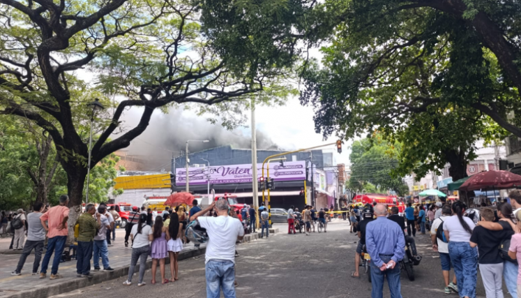 Incendio en Cúcuta. Foto: Leonardo Favio Oliveros / La Opinión