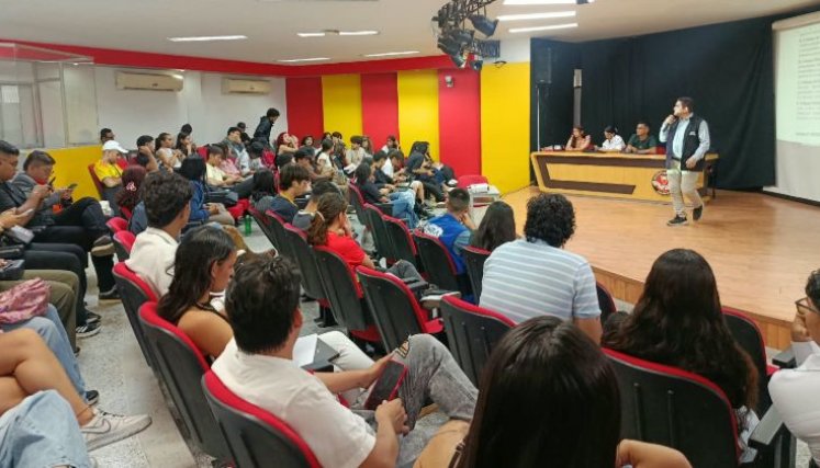 Más de 200 jóvenes participaron de la asamblea