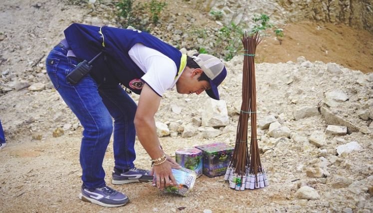 Durante las festividades tradicionales la gente se expone al peligro por el uso indiscriminado de la pólvora.