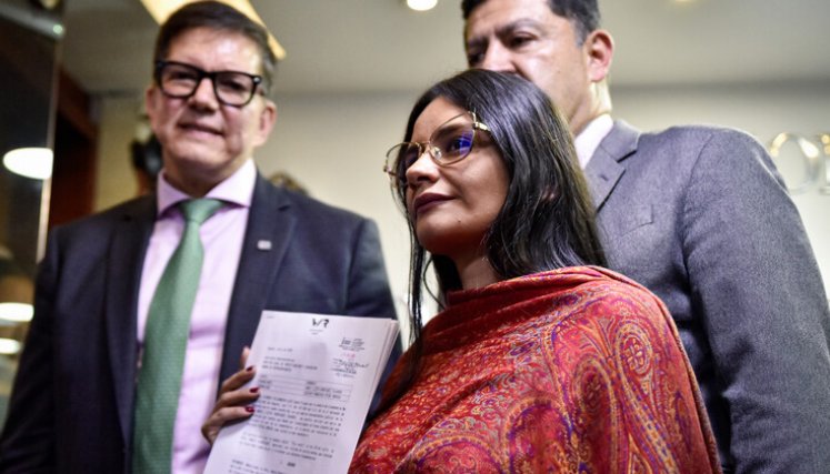 Abogado de Petro denuncia a Angie Rodríguez por señalamientos