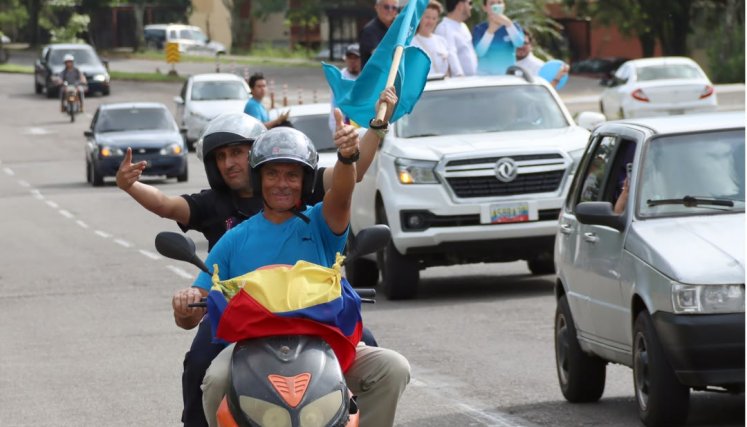 las caravanas en San Cristóbal nos e hicieron esperar por las principales avenidas./Foto: Carlos Ramírez/La Opinión