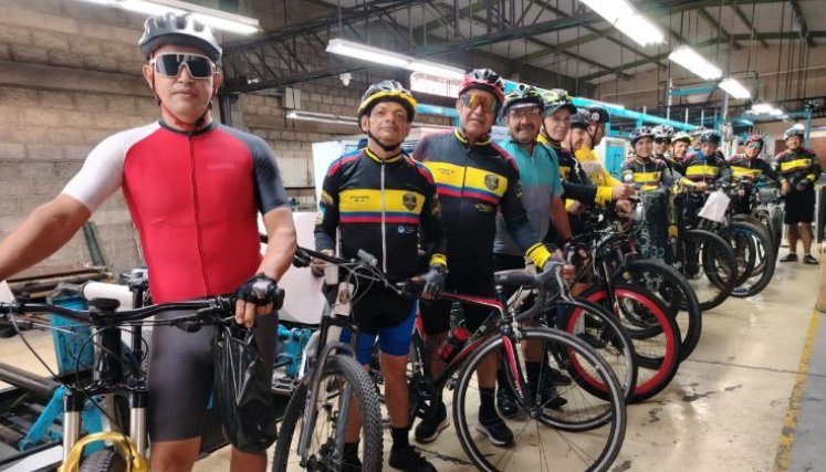 El grupo de ciclistas Los duros del MTB visitó las instalaciones de La Opinión.