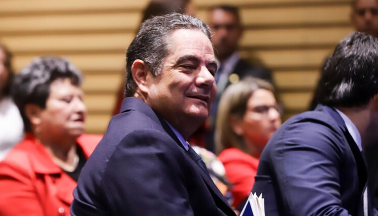 Familia de Vargas Lleras denunciará a Petro por presunto soborno de testigos en el pacto de Valledupar
