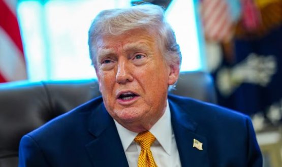 DONALD TRUMP 