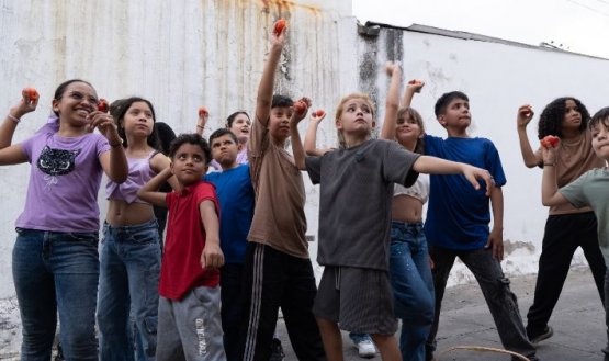 La Guerra de los Tomates: la película donde los niños derriban las fronteras.