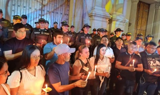 Periodistas cucuteños adelantaron una velatón en memoria del colega asesinado Cristian Herrera/Foto Leonardo Oliveros