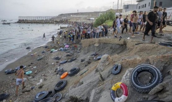 ¿Por qué miles de migrantes cruzan de Marruecos a Ceuta? Las claves de la mayor crisis migratoria en España desde 2021