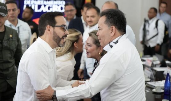 El presidente electo Abelardo de la Espriella se saluda aquí con el gobernador William Villamizar/Foto: Cortesía Juan Pablo  Bayona