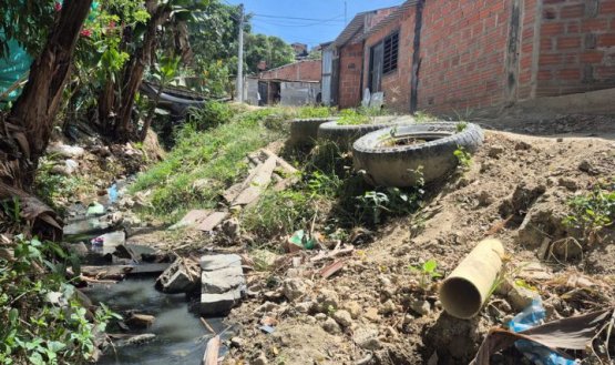 Moradores del asentamiento humano Tierra Santa denuncian contaminación ambiental.