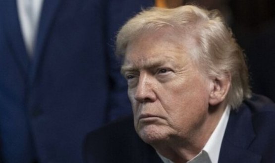 Trump vuelve a arremeter contra los medios por publicar "noticias falsas"