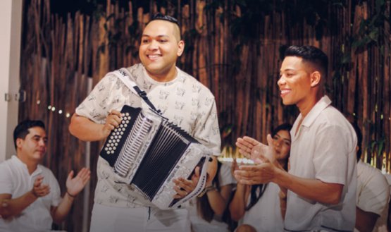 Checho Geles rinde homenaje a Omar Geles con un mosaico de seis clásicos del vallenato