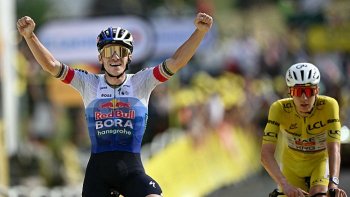 El belga Remco Evenepoel, tras ganar la etapa este domingo, ascendió al segundo lugar de la general de la Grand Boucle.