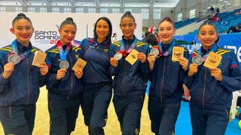 Las gimnastas cucuteñas María Jimena Mendoza (primera a la derecha) y Adriana Lucía Mantilla (segunda) brillaron con la selección Colombia en los Juegos de Santo Domingo 2026. 