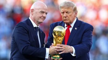 El presidente de la FIFA Gianni Infantino tuvo que frenar su proyecto  de querer vender los servicios publicitarios del Mundial.