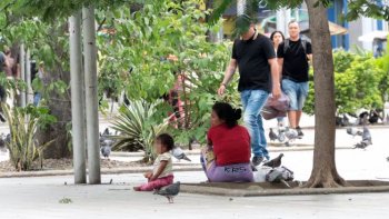 Indígenas yukpa en el parque Santander.