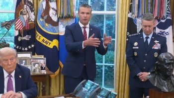 Trump y militares. Foto, Colprensa.