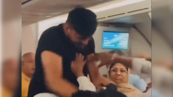 Pelea-Bangladesh-avión.