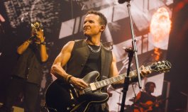 Fonseca presenta videoclip en vivo de ‘Por Toda La Vida’, grabado en cinco conciertos históricos.
