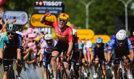El ciclista noruego Soren Wærenskjold (Uno-X Mobility) logró su primera victoria en la carrera francesa.