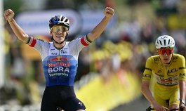 El belga Remco Evenepoel, tras ganar la etapa este domingo, ascendió al segundo lugar de la general de la Grand Boucle.