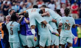 La selección francesa confirmó su favoritismo al título de la Copa del Mundo al eliminar a una desteñida Marruecos con goles de Kylian Mbappé  y Ousmane Démbelé.