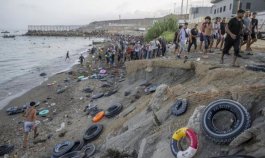 ¿Por qué miles de migrantes cruzan de Marruecos a Ceuta? Las claves de la mayor crisis migratoria en España desde 2021