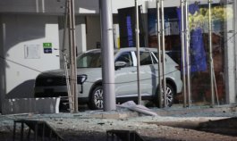 Atentado al Denor, daños en concesionario. Foto: Carlos Ramírez / La Opinión.