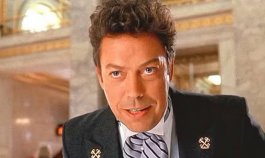 Tim-Curry. Foto: captura de pantalla.