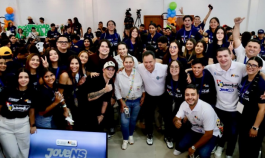 Gobernador William Villamizar y jóvenes
