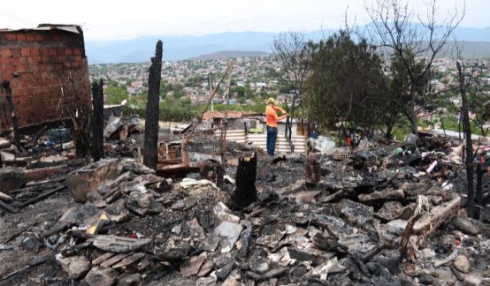 Incendio en Cumbres del Norte - foto Carlos Ramírez