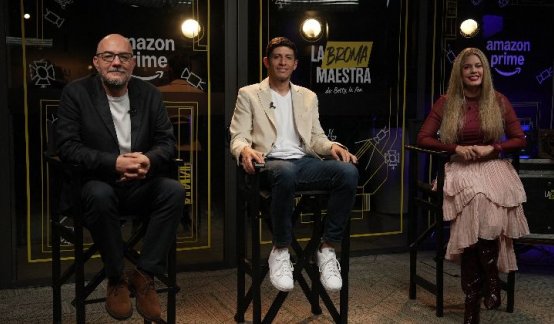 Betty, la fea convierte una broma en un inesperado show.