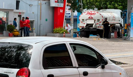 Estaciones de servicio. / Foto: Carlos Ramírez-La Opinión