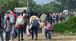 Hace unos días, una gigantesca caravana de migrantes hondureños intentó llegar a EE. UU. en busca de una vida mejor, pero fue devuelta a su país. /Foto AFP