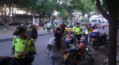 Los conductores han denunciado abuso de autoridad por parte de los uniformados. Archivo/ La Opinión 