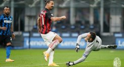 Zlatan Ibrahimovic con el Milán, frente al Inter. Foto: AC Milán