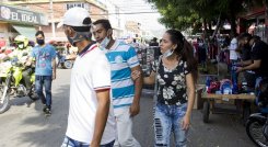 Los ciudadanos ya no le temen a la COVID. / Luis Alfredo Estévez/ La Opinión 