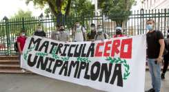 Estudiantes hicieron un plantón a las afueras de la Gobernación./ Foto: Alfredo Estevez