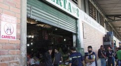 Se ha evidenciado que muchas personas incumplen las medidas en diferentes centros de abastos de la ciudad. 