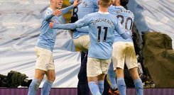 El Mancahester City goleó y es puntero absoluto de la Liga Premier.