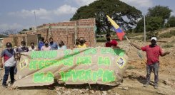 En el barrio 23 de Enero, la quebrada Tonchalá arrasó con varias viviendas. Los terrenos continúan deshabitados. / Foto: Luis Alfredo Estévez/ La Opinión 