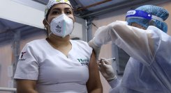 El proceso de vacunación en el departamento  inició el 19 de febrero con el personal de la primera línea de atención del Hospital Erasmo Meoz. / Foto archivo La Opinión