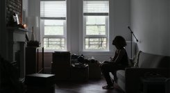 El film ofrece un examen agudo sobre el costo que deben pagar las víctimas al realizar denuncias. / Foto: Cortesíaagnate del hip hop Russell Simmons. (