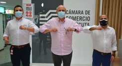 Mario Latiff (centro), nuevo presidente de la Junta Directiva de la Cámara de Comercio de Cúcuta. / Foto: La Opinión