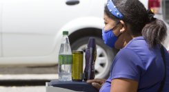 Las mujeres en el trabajo informal se ubicaron en 48,5 %, con una caída de 0,5 puntos porcentuales. / Foto: Archivo