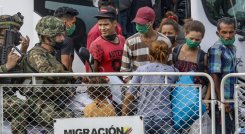 El Gobierno tramitará, con cooperación internacional, las vacunas contra la COVID-19 para más de un 1’000.000 de migrantes sin documentos en el país, con vocación de regularización, informó el gerente de Fronteras, Lucas Gómez.  / Foto: Archivo
