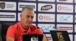 Gustavo Alfaro , técnico argentino que dirige a Ecuador